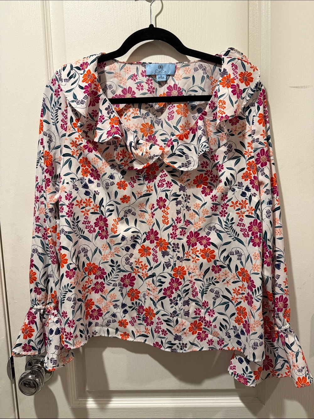 NWOT CeCe White Floral Ruffle Collar Blouse with Pink & Orange Flowers